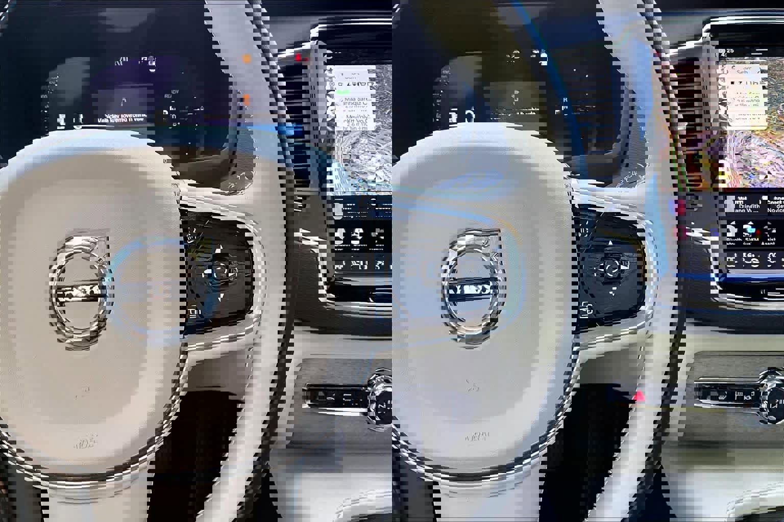 Used 2025 Volvo XC90 T8 Core w/ Climate Package image 24