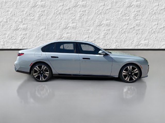 Used 2024 BMW 760i xDrive w/ Premium Package 2 AWD/4WD image 2