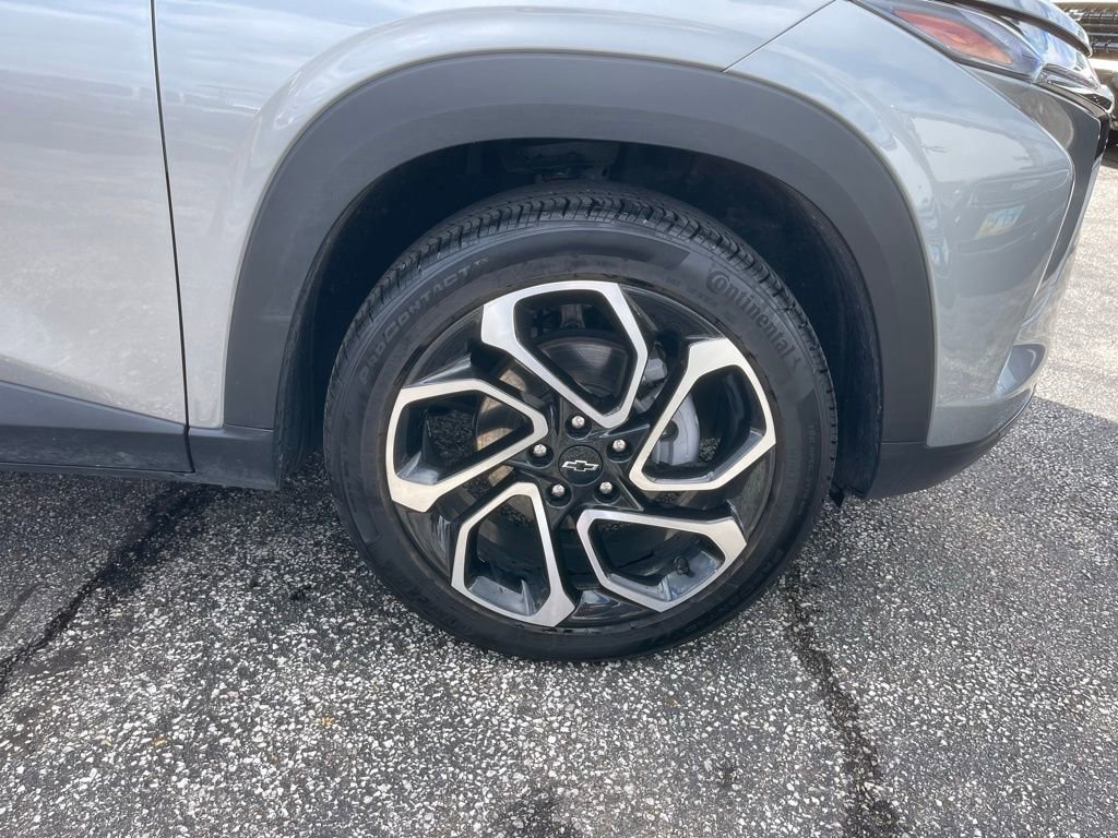 Used 2024 Chevrolet Trax RS w/ Sunroof Package FWD image 27