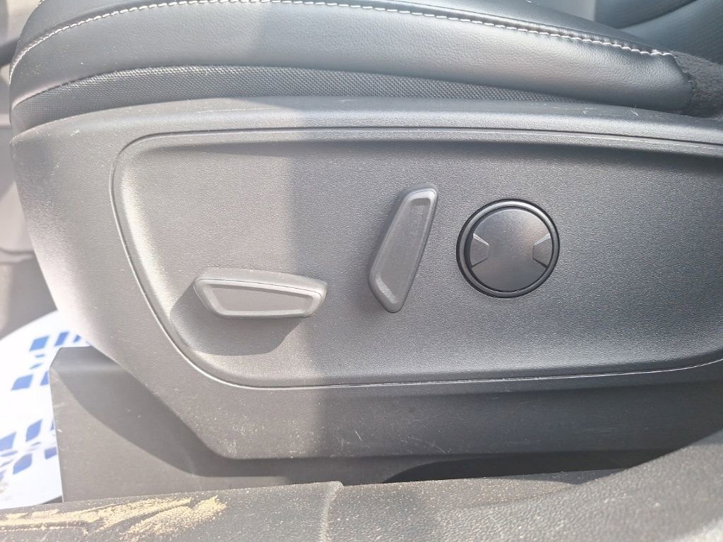 Used 2025 Ford Escape Platinum image 12