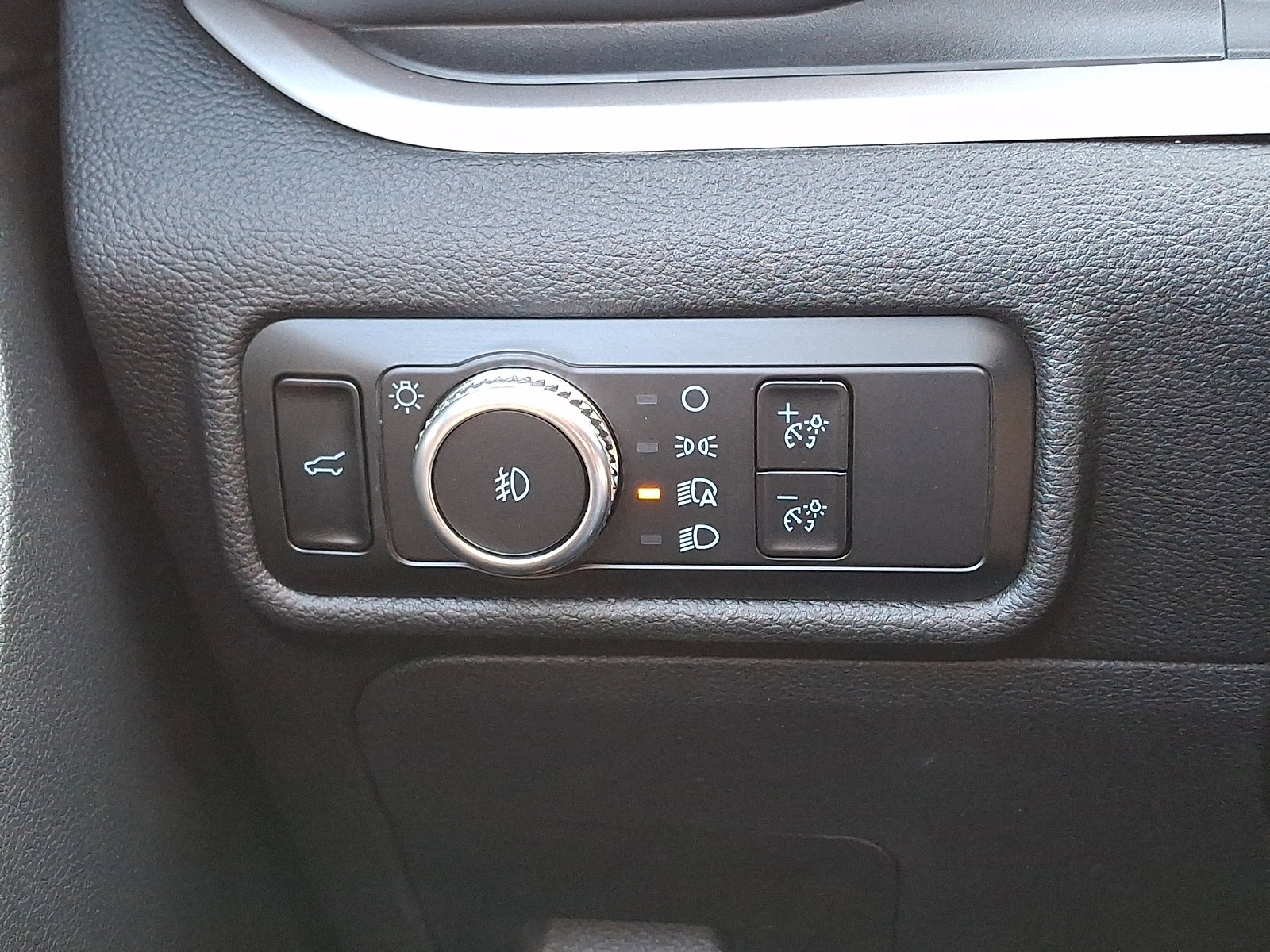 Certified 2023 Ford Explorer XLT w/ Equipment Group 202A image 25