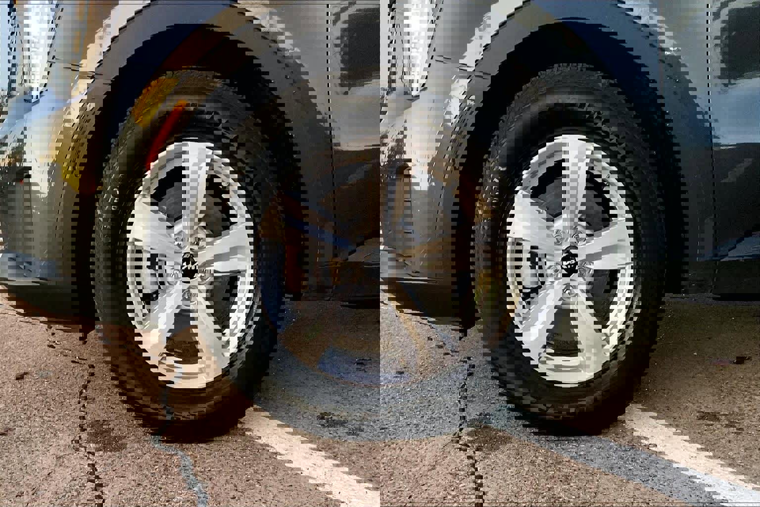 Certified 2024 Kia Sorento LX image 7