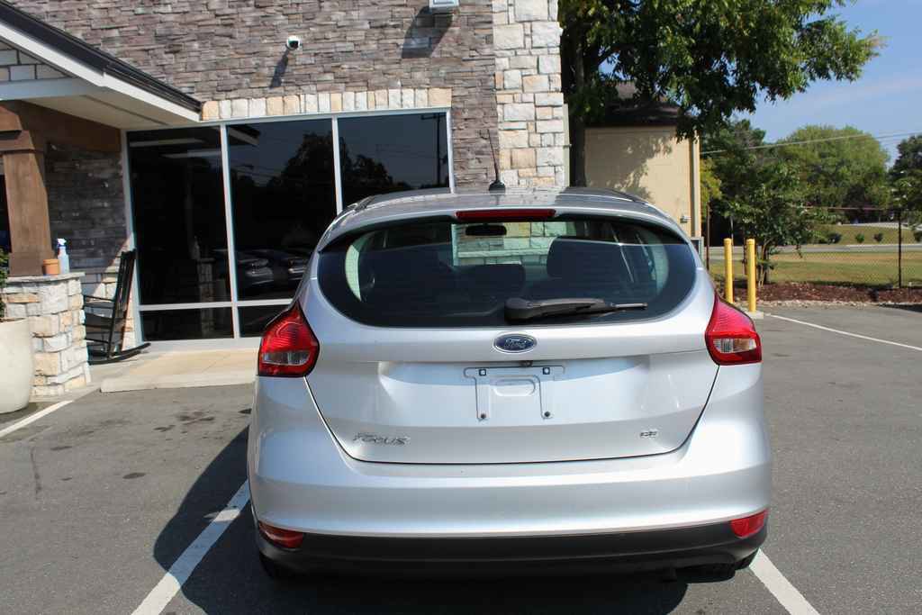 Used 2016 Ford Focus SE image 6