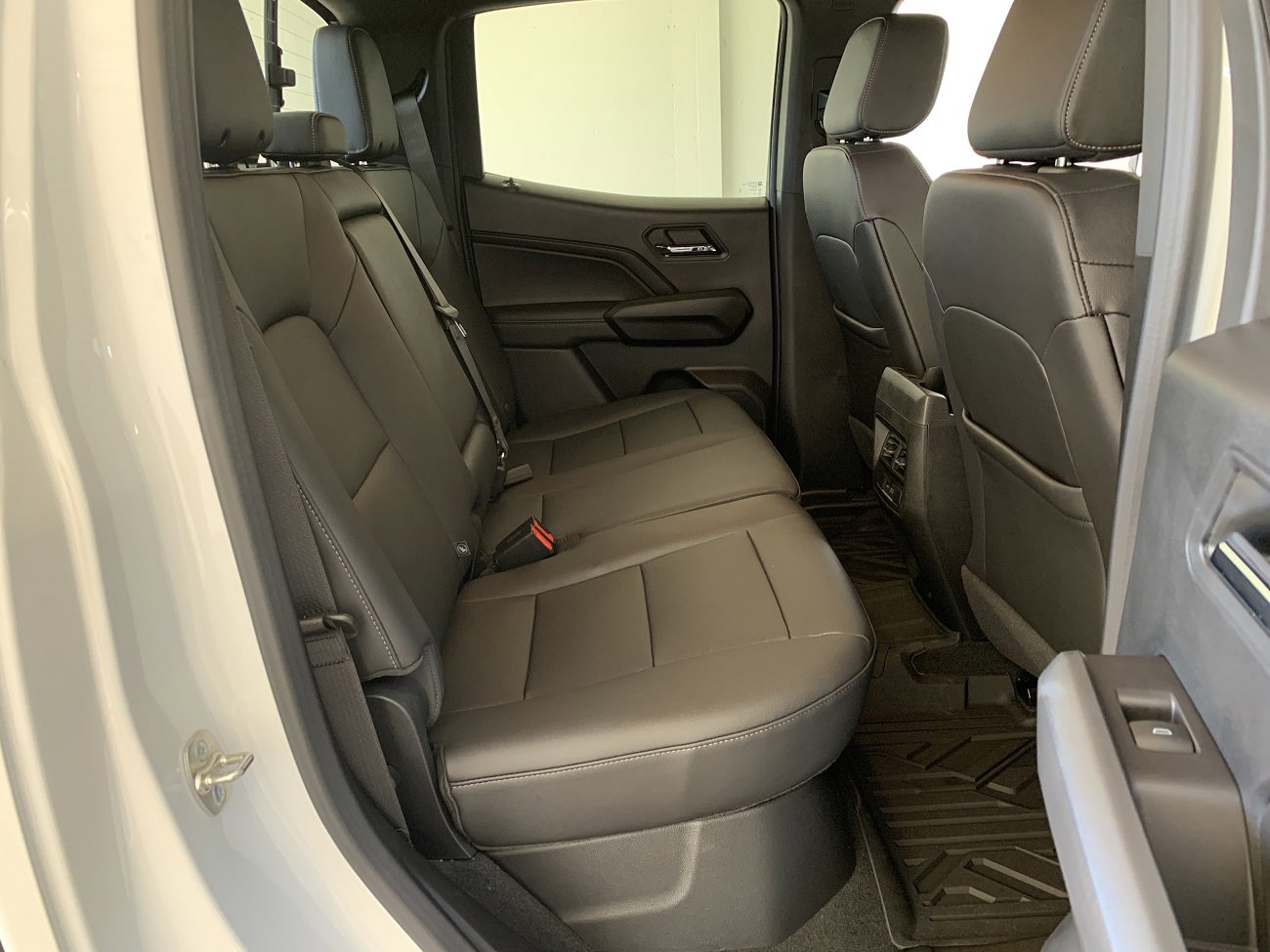 New 2024 Chevrolet Colorado LT w/ LT Convenience Package III image 35