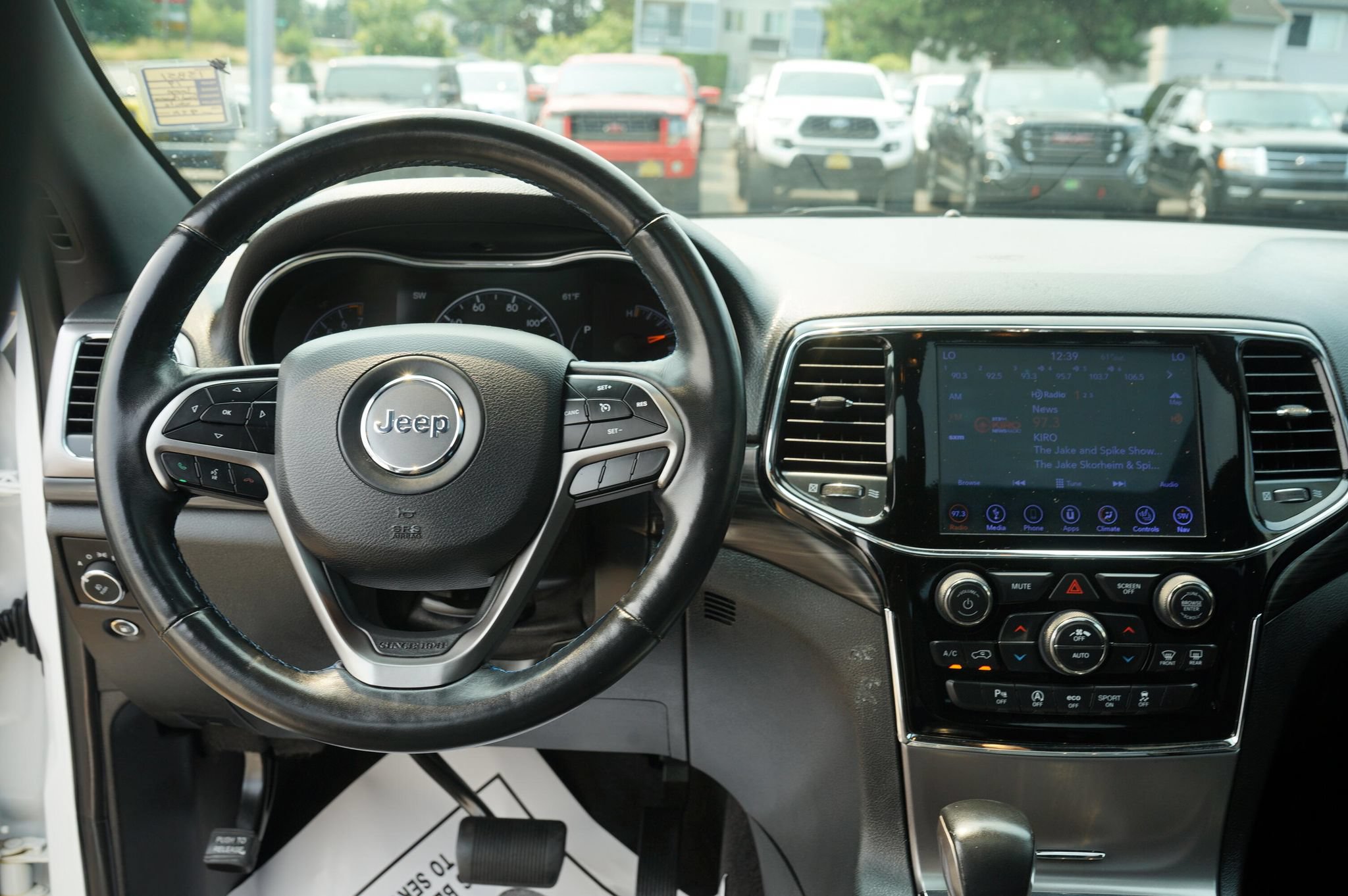 Used 2019 Jeep Grand Cherokee Laredo AWD/4WD image 17