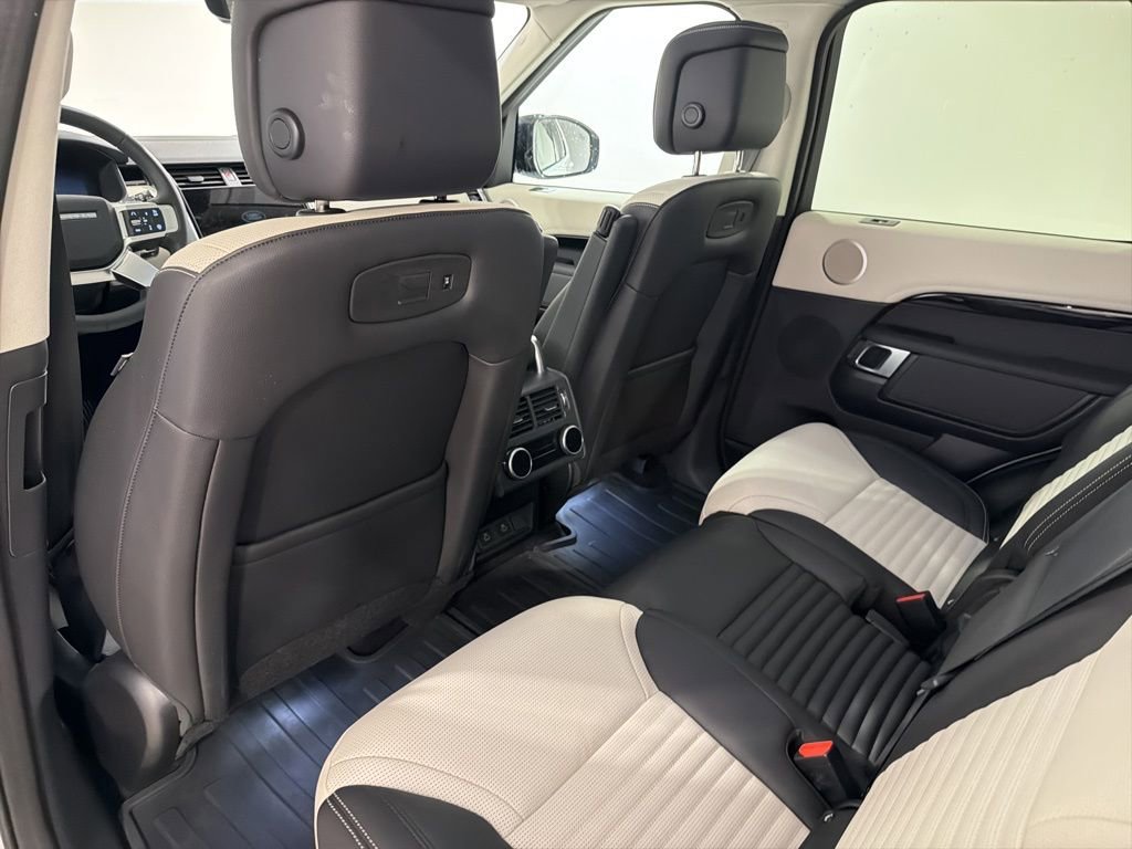 Used 2025 Land Rover Discovery S image 20