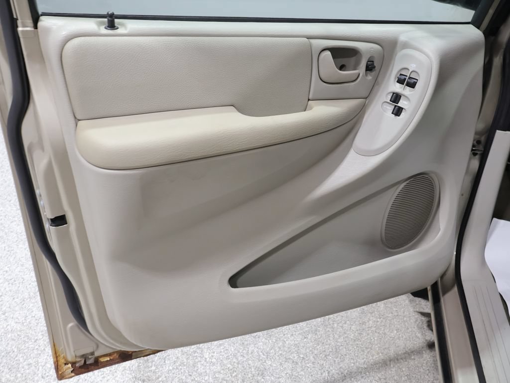 Used 2007 Dodge Grand Caravan SXT FWD image 13