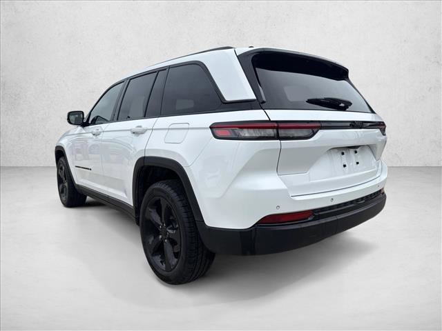Used 2023 Jeep Grand Cherokee Altitude image 4