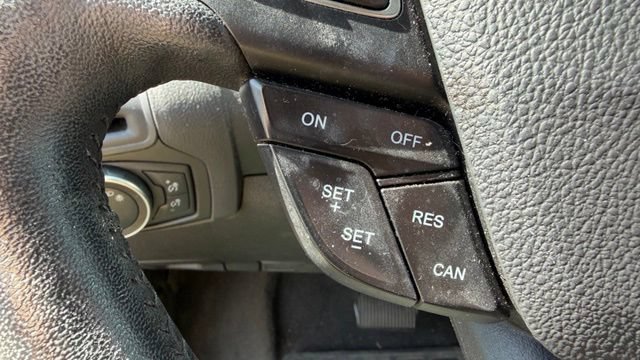 Used 2018 Ford Focus SE w/ Cold Weather Package FWD image 18