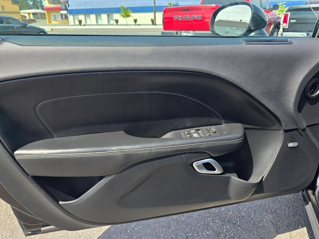Used 2016 Dodge Challenger SXT Plus RWD image 22