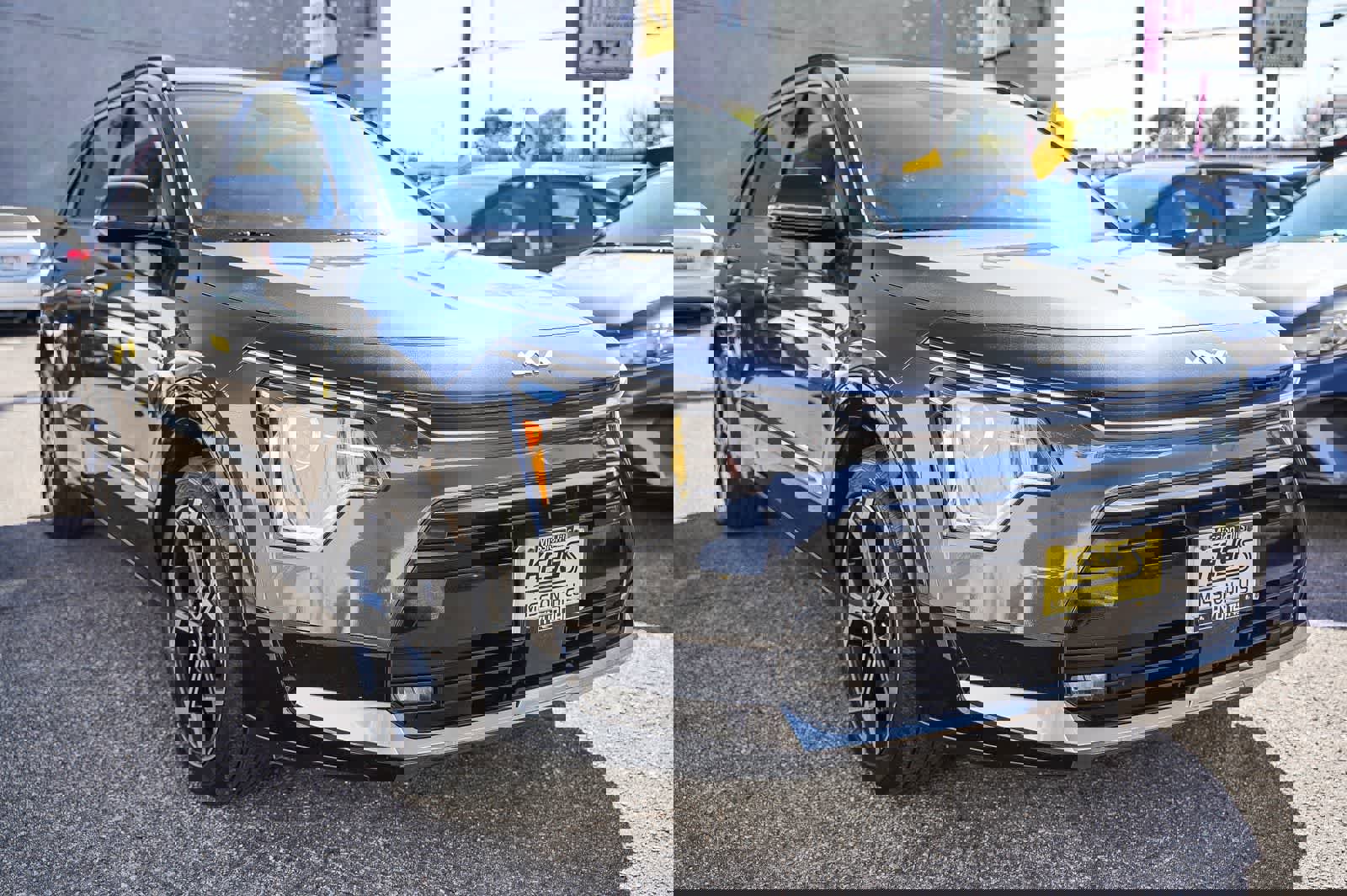 Used 2024 Kia Niro EX Touring image 3