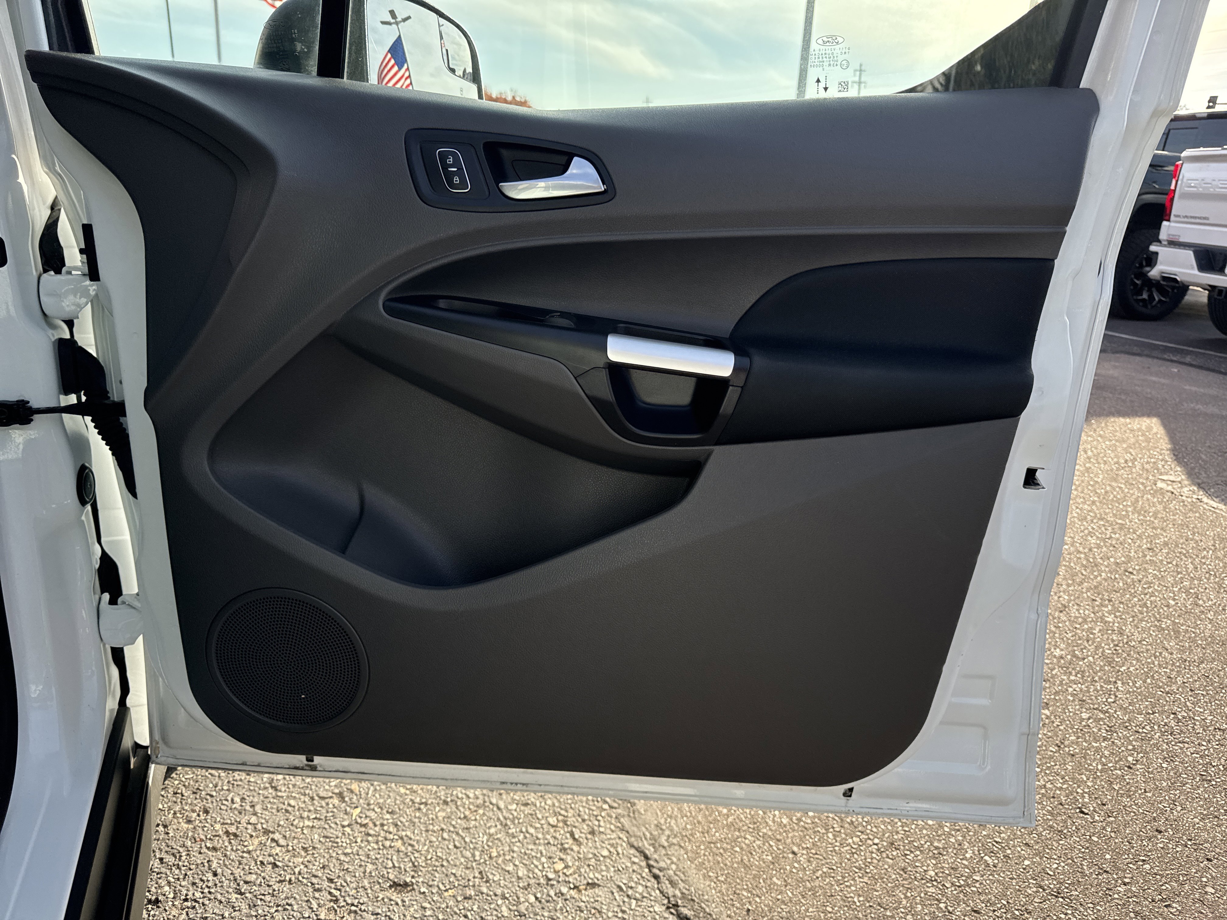 Used 2022 Ford Transit Connect XLT image 26