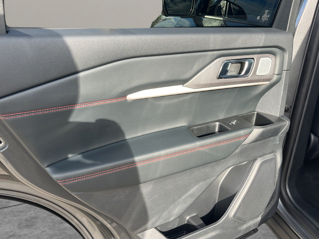 Used 2025 Ford Explorer ST w/ Sun And Sound Package AWD/4WD image 18