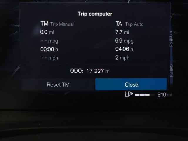 Certified 2025 Volvo XC40 B5 Core image 23