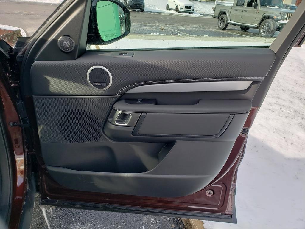 New 2026 Land Rover Discovery Limited Edition image 16