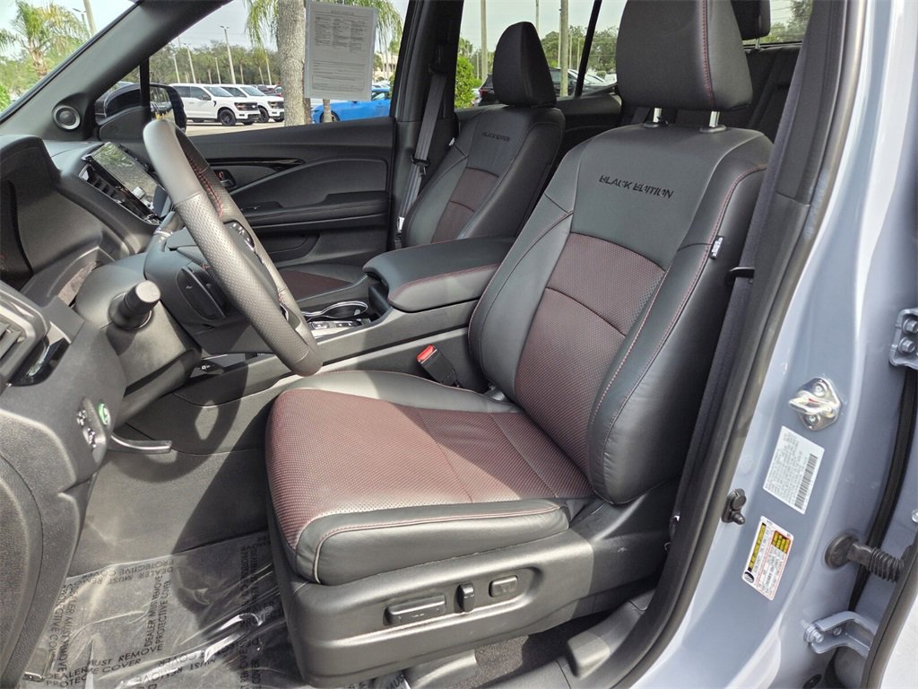 Used 2025 Honda Ridgeline Black Edition image 11