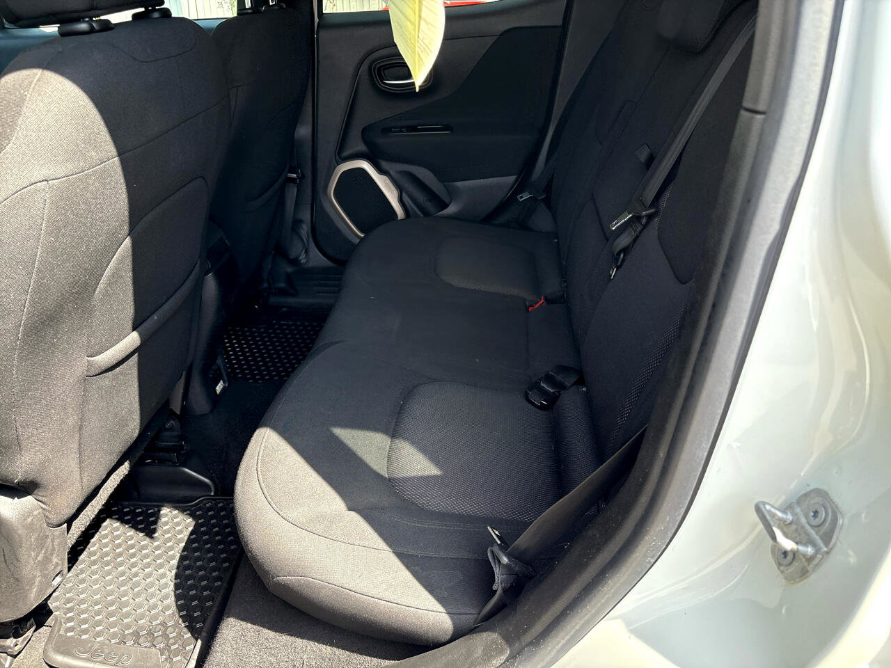Used 2016 Jeep Renegade Latitude w/ Popular Equipment Group image 13