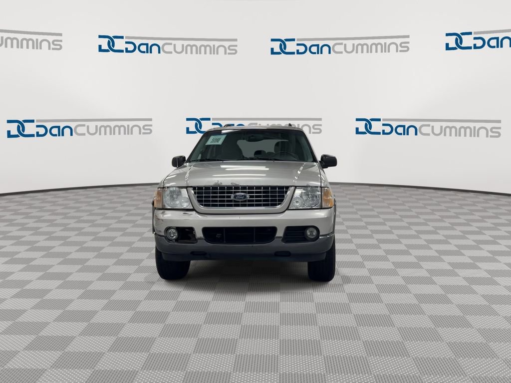 Used 2004 Ford Explorer XLT image 3