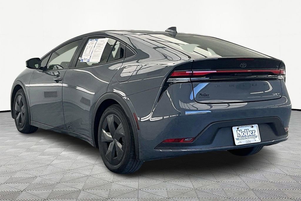 Used 2025 Toyota Prius LE image 13