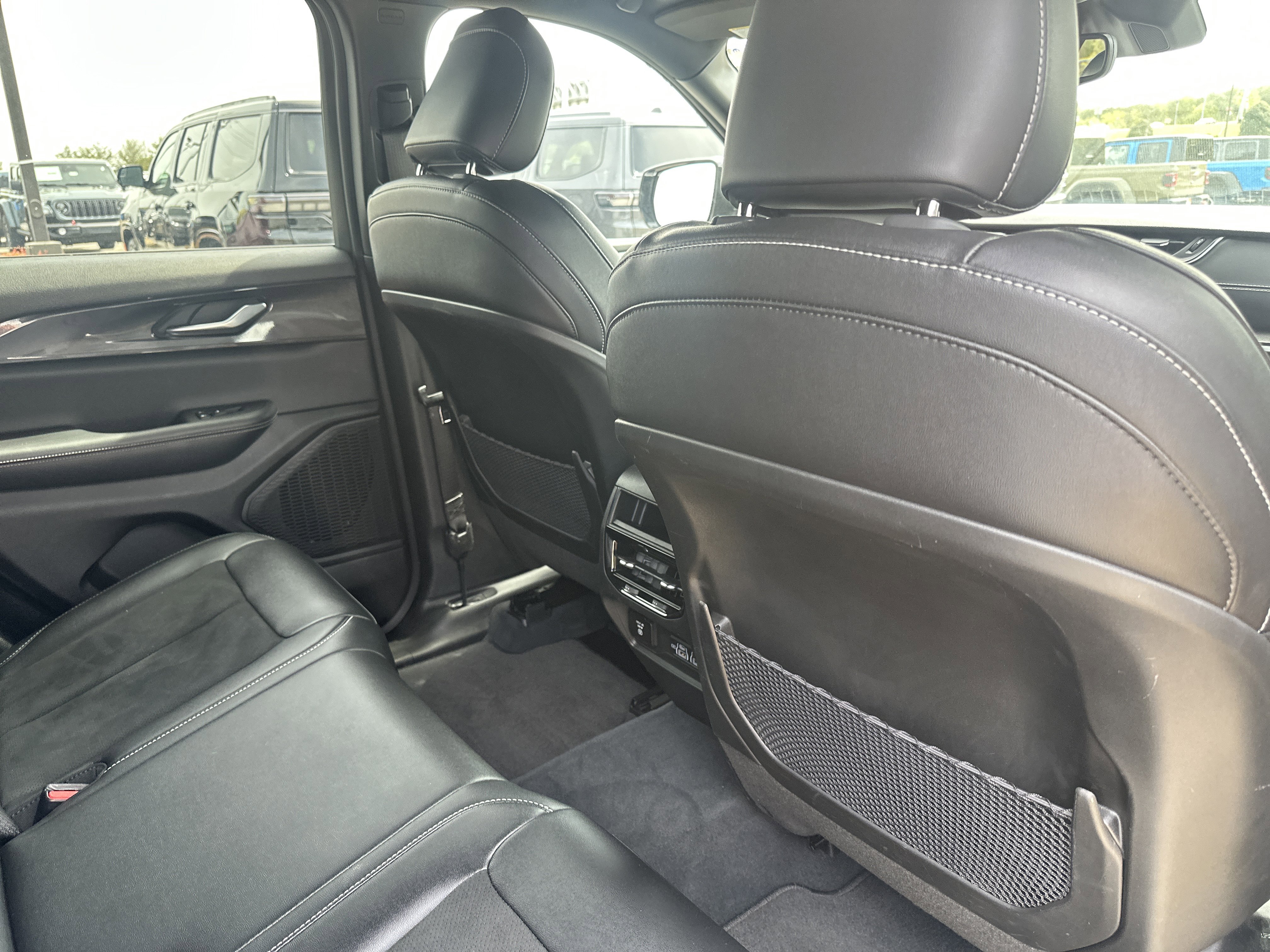 Used 2023 Jeep Grand Cherokee Altitude AWD/4WD image 26