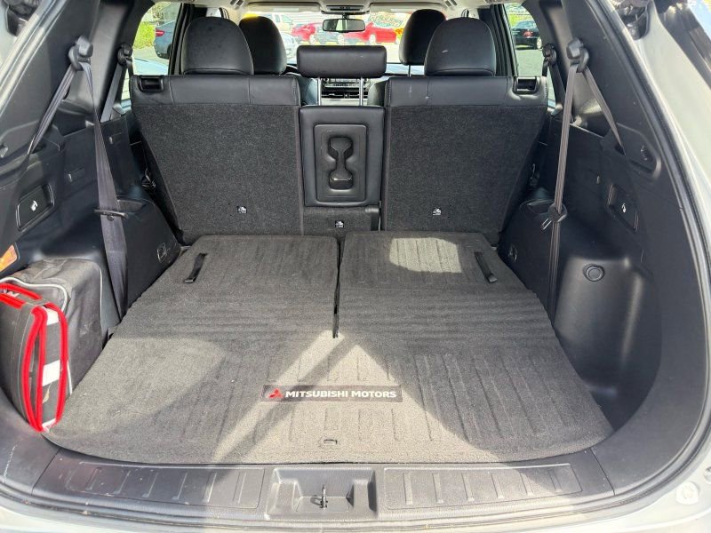 Used 2022 Mitsubishi Outlander SE image 8