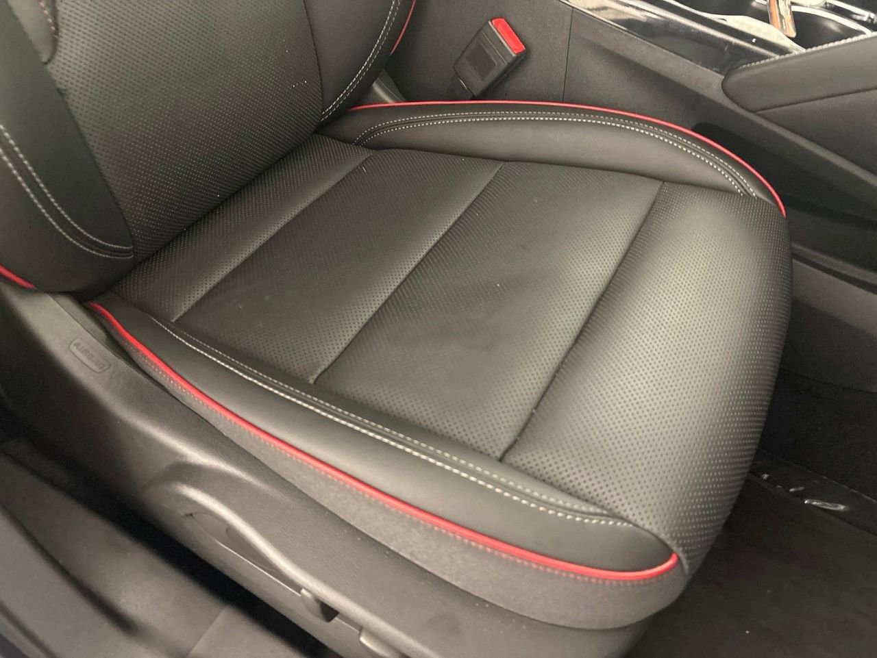 Used 2023 Buick Envision Essence w/ Sport Touring Package AWD/4WD image 23