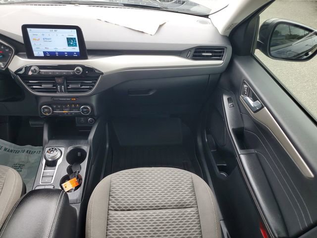 Used 2021 Ford Escape SE w/ SE Sport Appearance Package image 19