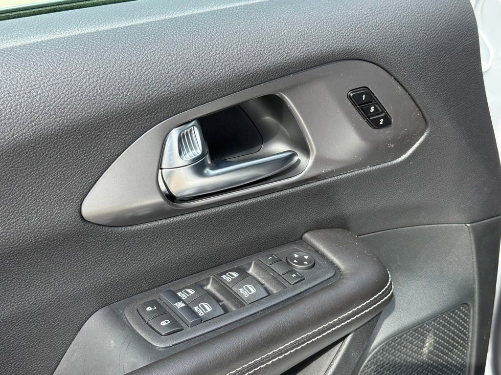 New 2026 Chrysler Pacifica Select image 11