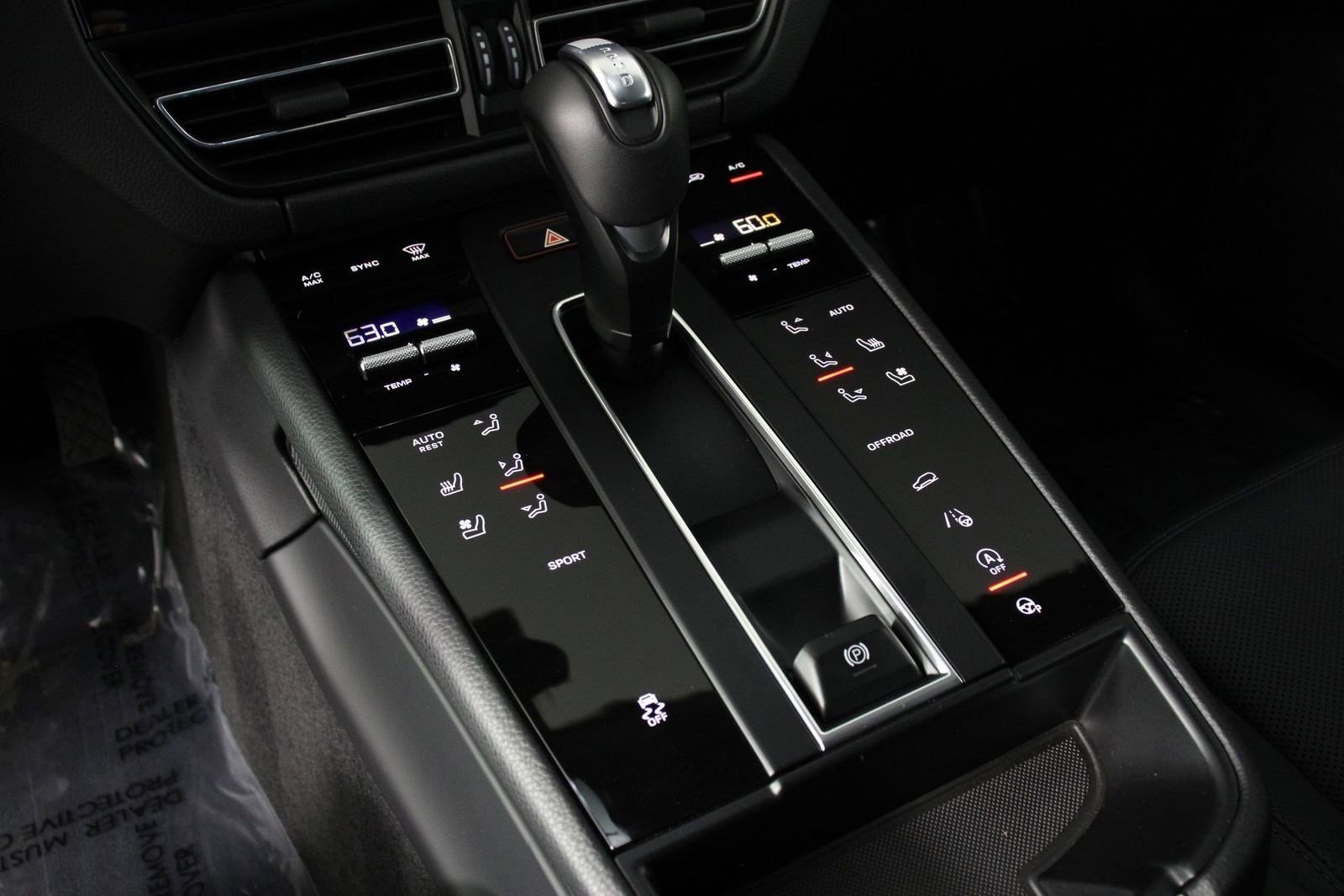 Certified 2025 Porsche Macan image 18