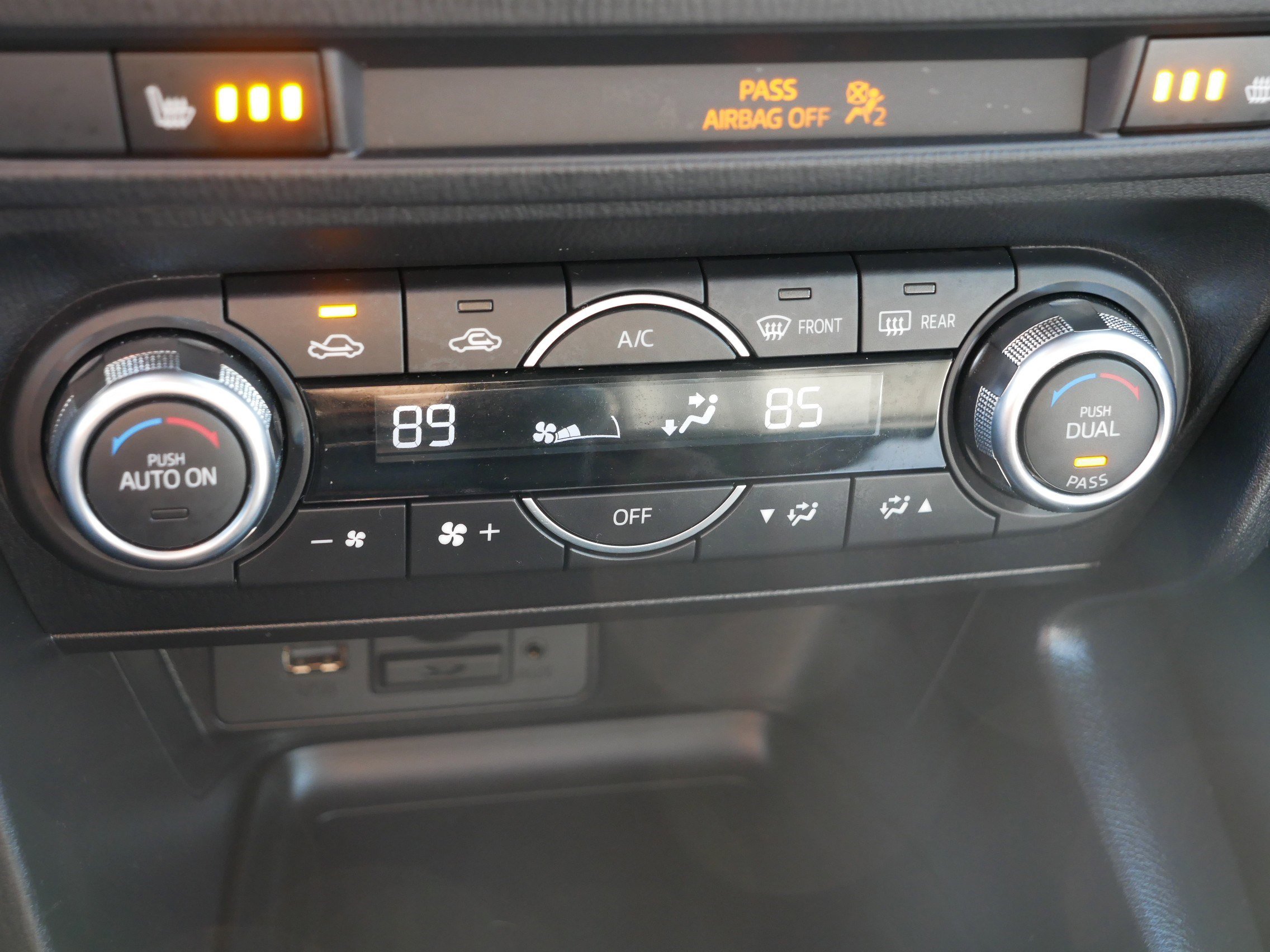 Used 2017 MAZDA MAZDA3 Grand Touring FWD image 23