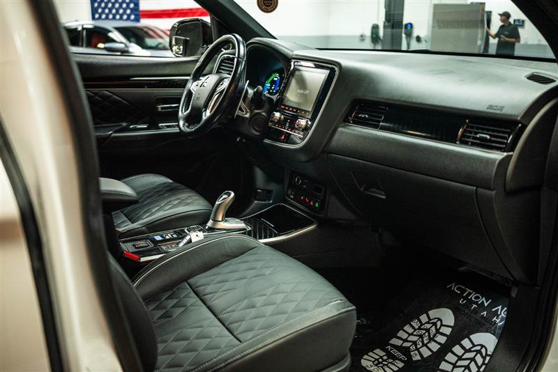 Used 2022 Mitsubishi Outlander GT AWD/4WD image 14