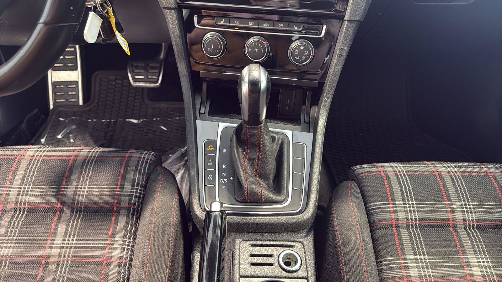 Used 2020 Volkswagen Golf 4-Door FWD image 21