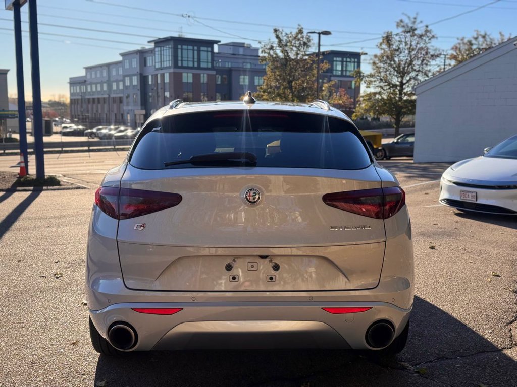Used 2020 Alfa Romeo Stelvio Ti Sport w/ Quick Order Package 22S Sport AWD/4WD image 5