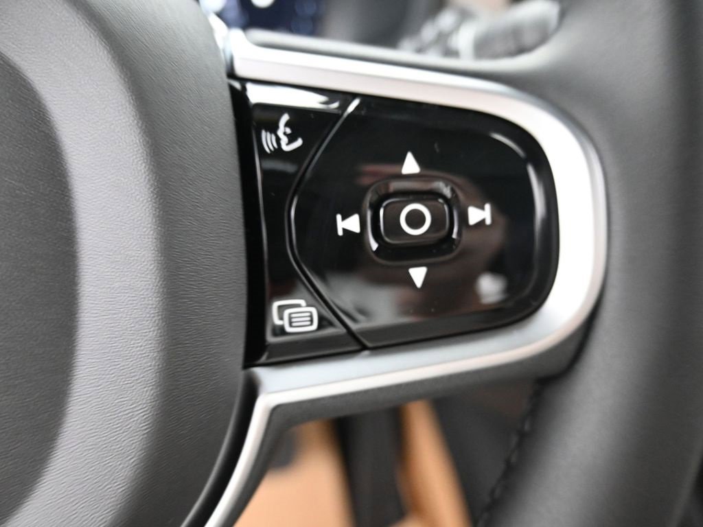 New 2026 Volvo XC90 B6 Plus w/ Protection Package Premier image 19