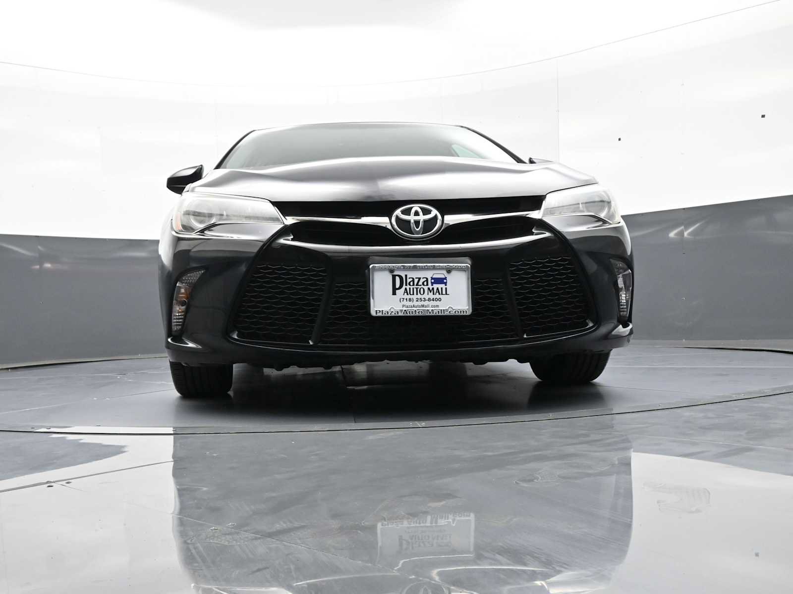 Used 2016 Toyota Camry SE w/ Protection Package (Q2) FWD image 25