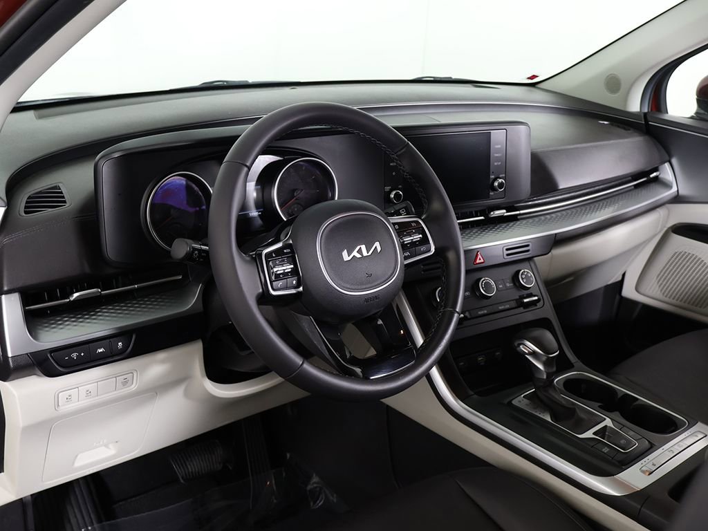 Used 2023 Kia Carnival LX image 27