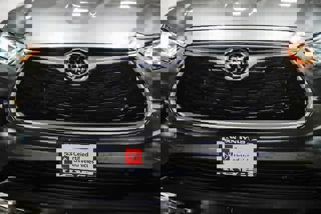 Certified 2022 Toyota Highlander XLE image 9