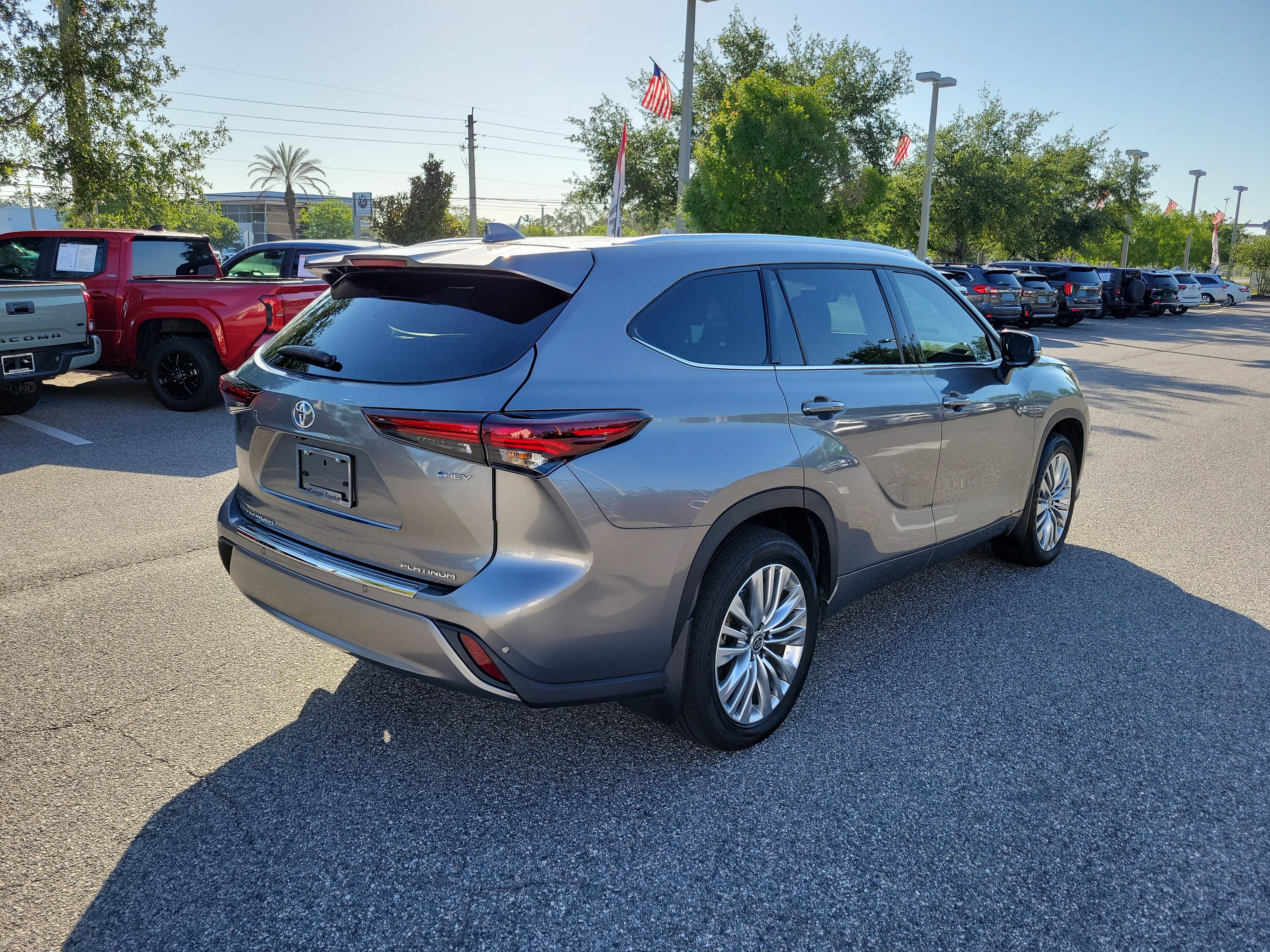 Certified 2025 Toyota Highlander Platinum image 9
