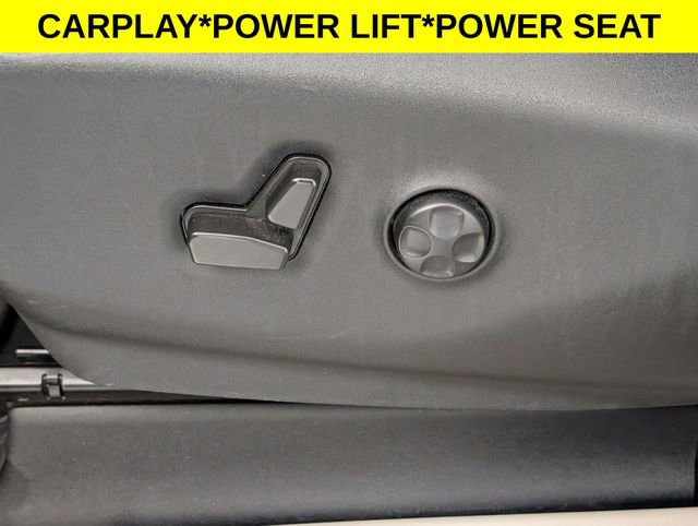 Used 2022 Chrysler Voyager LX image 13