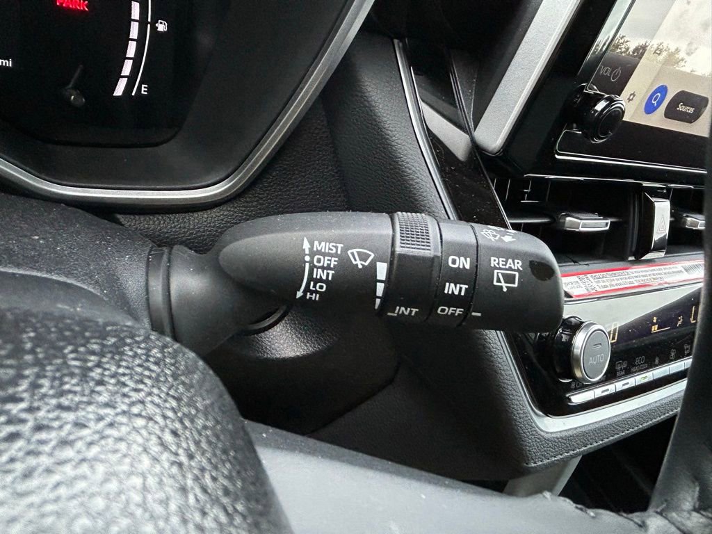 Used 2025 Toyota Corolla Cross XLE image 21