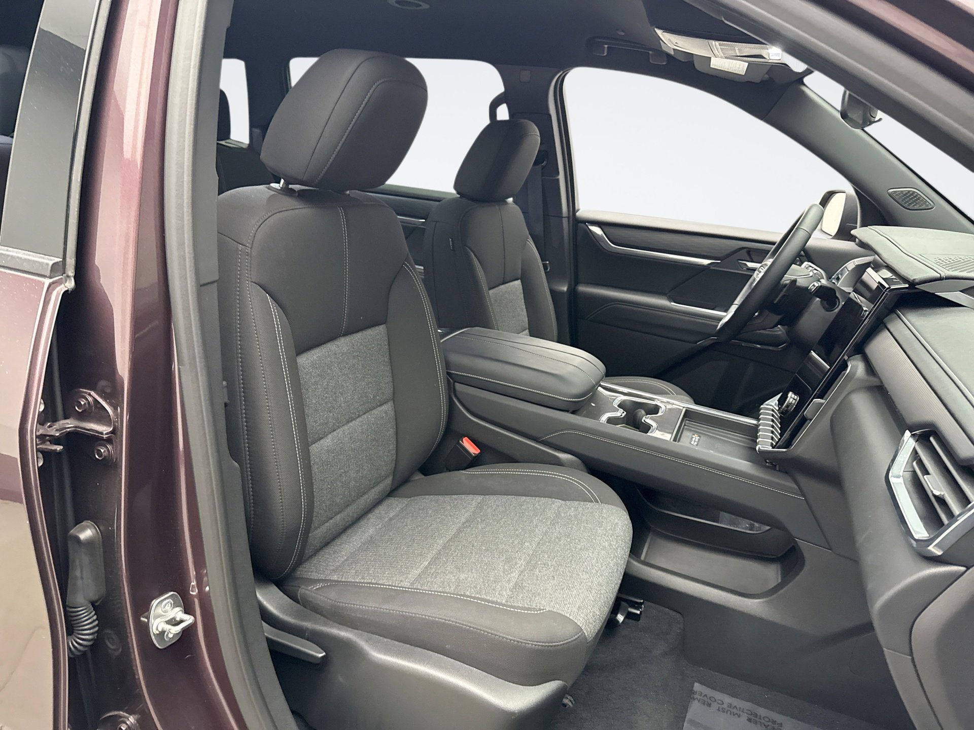 Used 2025 GMC Acadia Elevation image 17