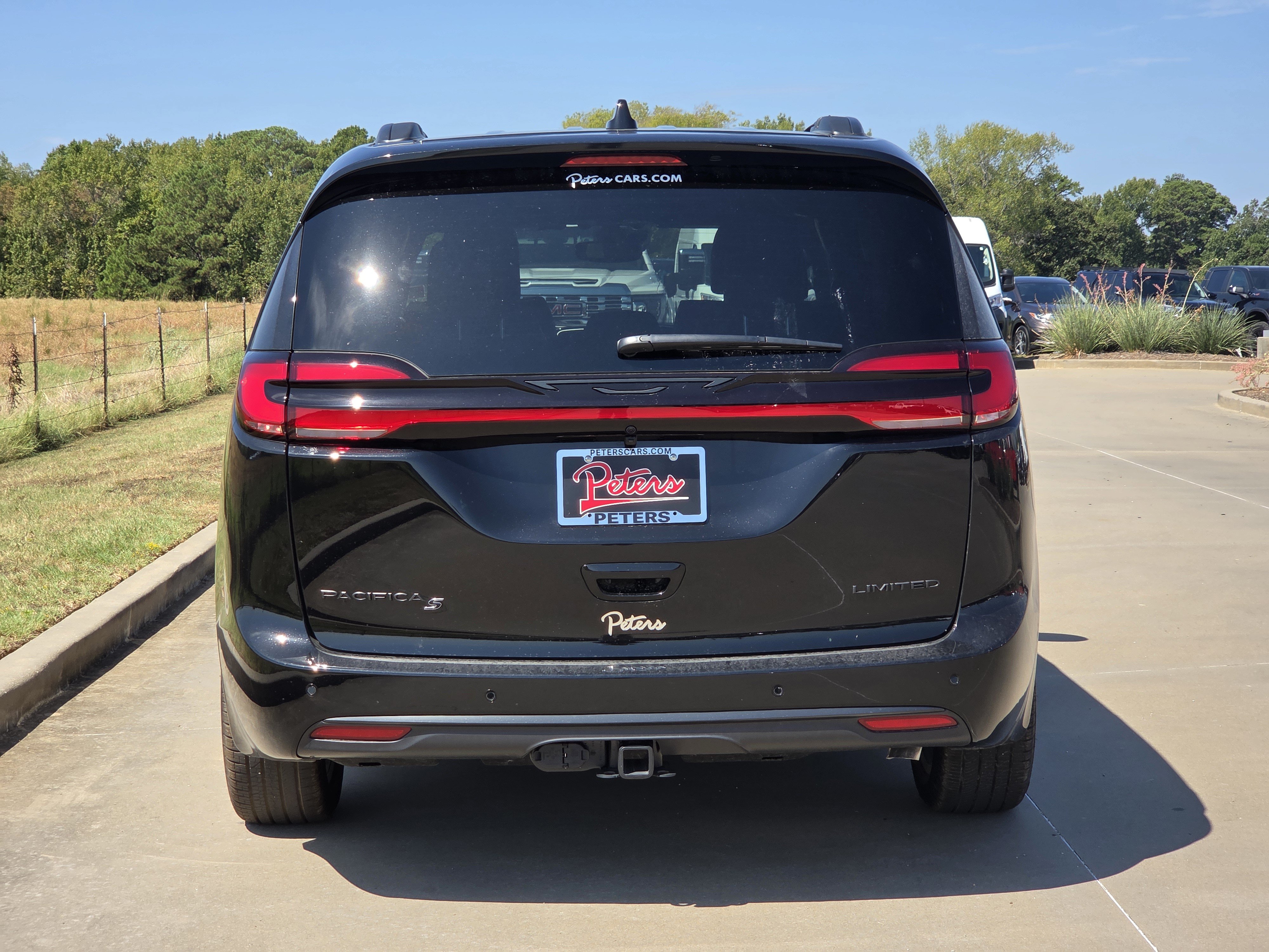 New 2027 Chrysler Pacifica Limited w/ Trailer Tow Group FWD image 4