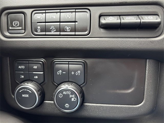 Used 2023 Chevrolet Suburban High Country w/ Premium Package 2 image 19