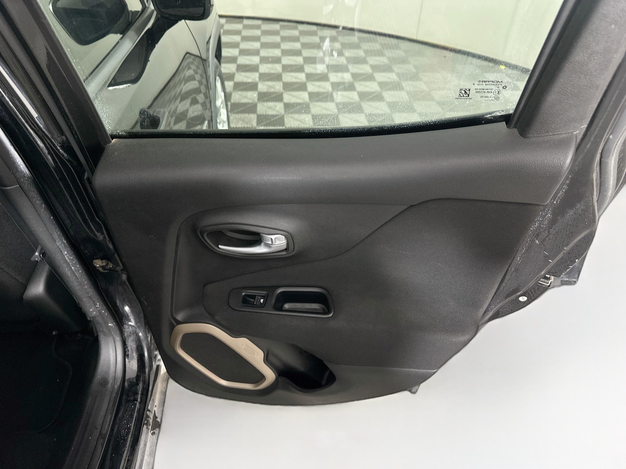 Used 2017 Jeep Renegade Latitude w/ Popular Equipment Group FWD image 27