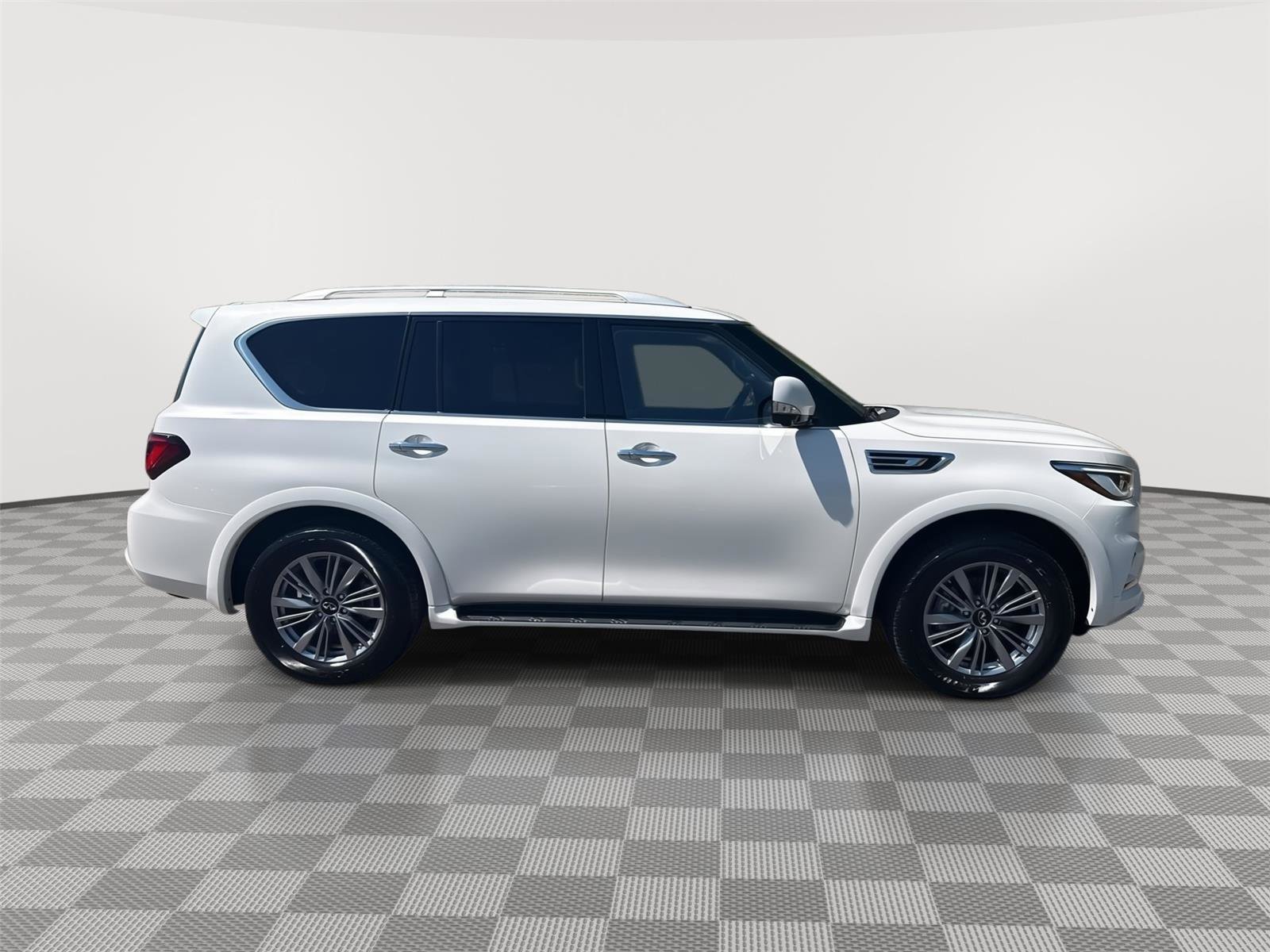 Certified 2024 INFINITI QX80 Luxe w/ Cargo Package AWD/4WD image 5