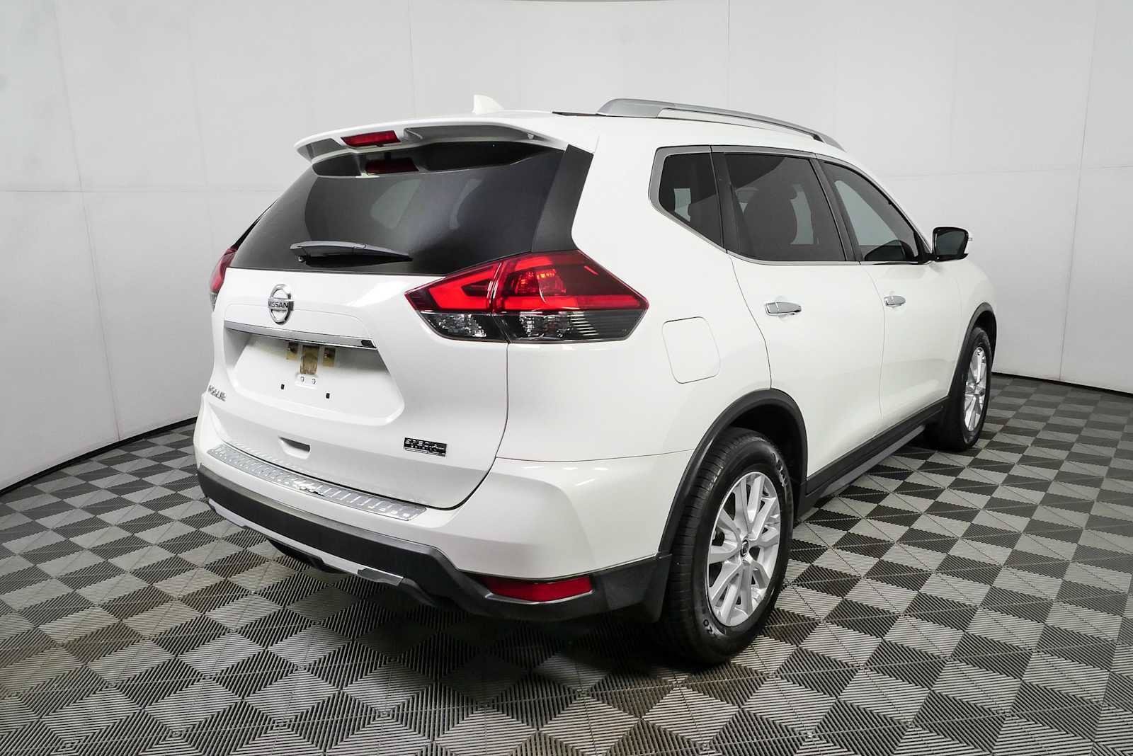 Used 2020 Nissan Rogue S w/ Special Edition Package FWD image 3