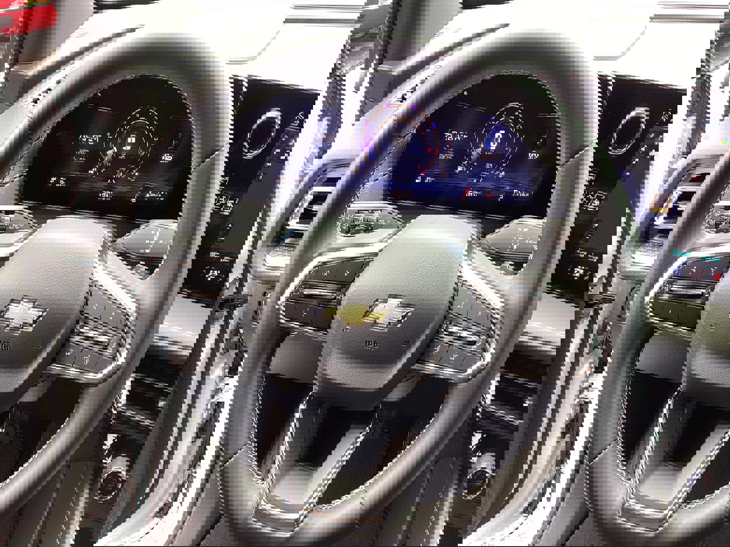 Used 2025 Chevrolet Traverse LT image 18