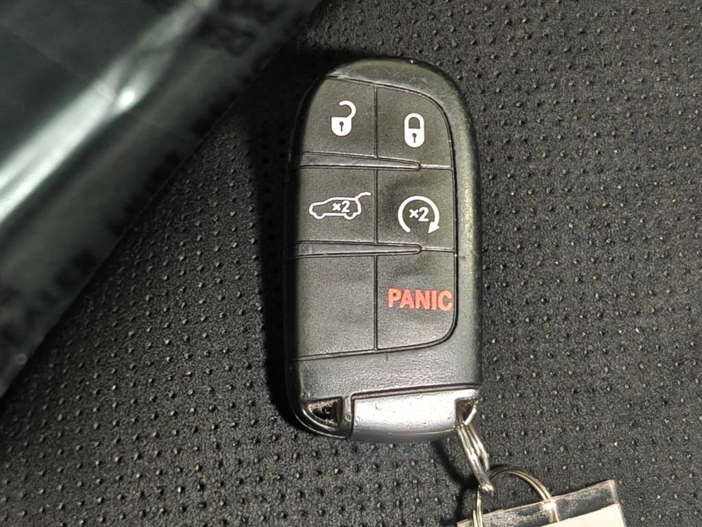 Used 2021 Jeep Grand Cherokee Laredo X image 12