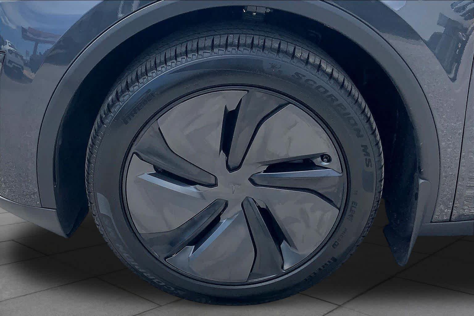 Used 2026 Tesla Model Y 2WD image 9