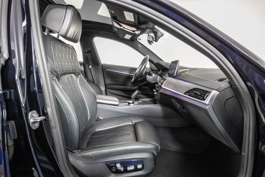 Used 2022 BMW 540i w/ Executive Package RWD image 9